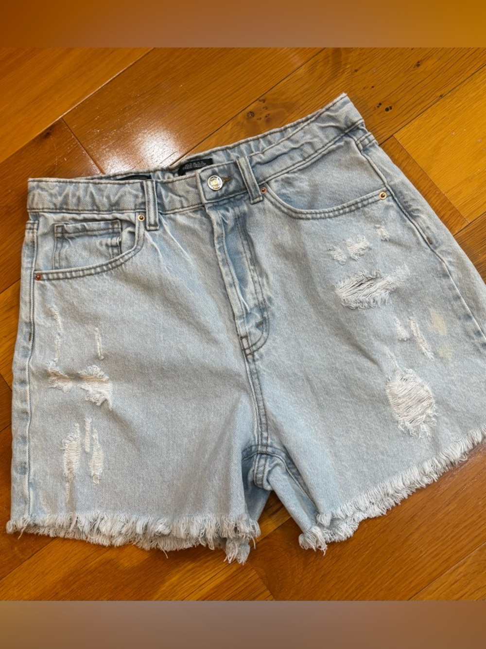 Wild Fable Light Denim High-Rise Distressed Shorts Size 8